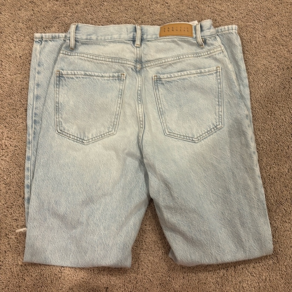 Pacsun Boyfriend Jeans (Ripped) / Waist Size: 25-27 / Color: Lightly Washed 🫧